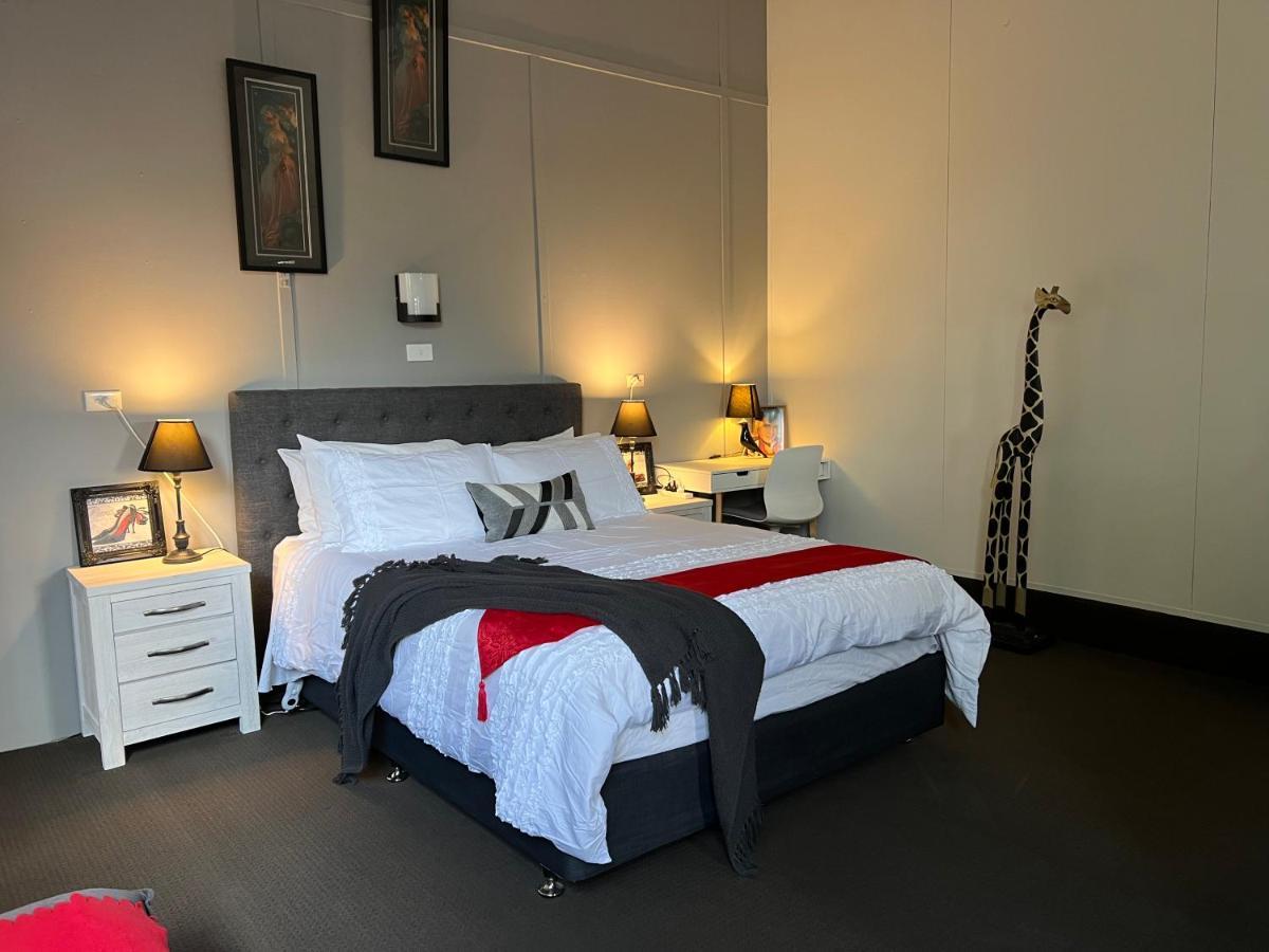 Longhorn Ranch Apartments Orbost Esterno foto